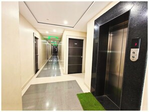 Elevator - Hotel Subudhi's inn  (Puri)