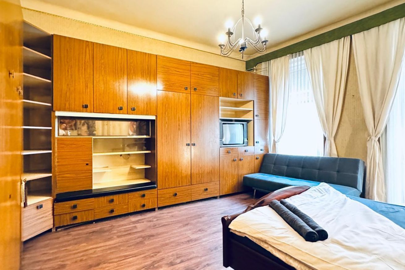 2 bedrooms, bed sheets