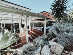 Terrace/patio - Wanda Wanda House - Hot Tub & 150m to the Sand (Salamander Bay)