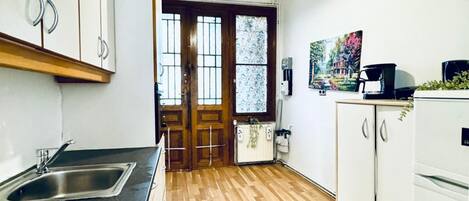 Køleskab, mikrobølgeovn, ovn, kogeplade