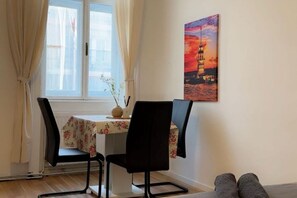 Dining - Modern Studio Stay Near Stadthalle (Vienna)