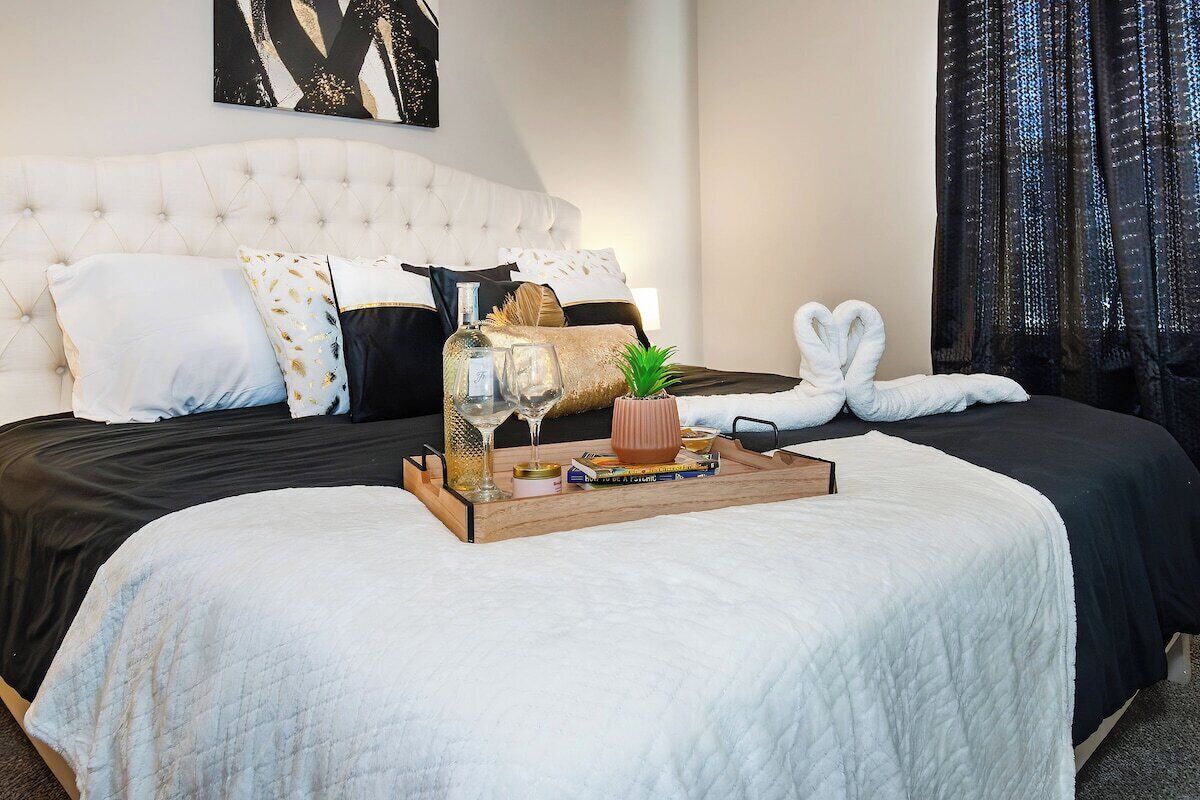 2 室のベッドルーム、アイロン / アイロン台