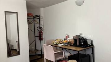 Desk, WiFi, bed sheets