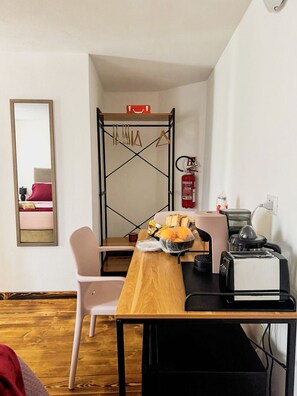 Desk, WiFi, bed sheets - B&B Nonna Cristina - Double Room 1 (Vecchio Abitato)