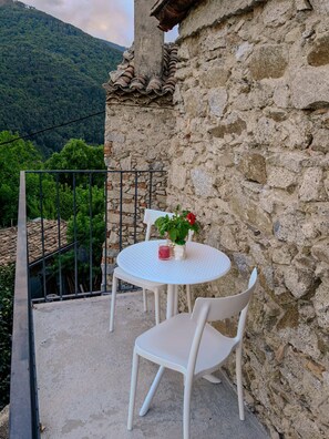 Outdoor dining - B&B Nonna Cristina - Double Room 1 (Vecchio Abitato)