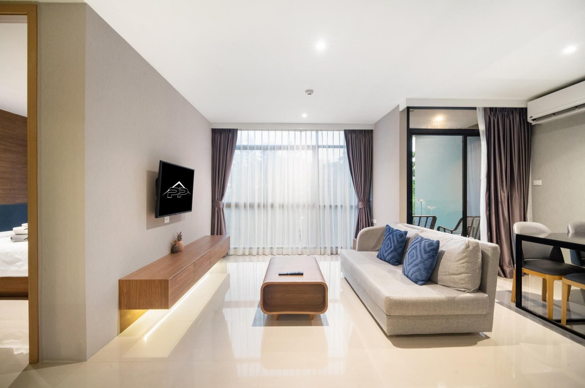 华丽公寓 (2 Bedrooms) | 起居区 | 电视