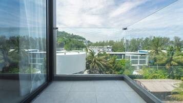 Apartemen Deluks (2 Bedrooms) | Pemandangan balkon