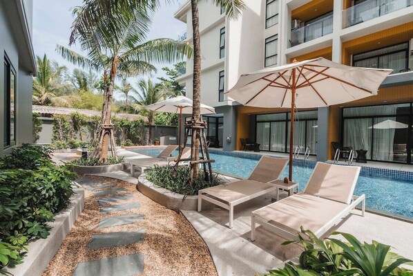 Indoor pool, outdoor pool