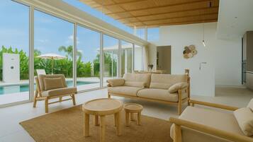 Deluxe Villa (3 Bedrooms) | Living area