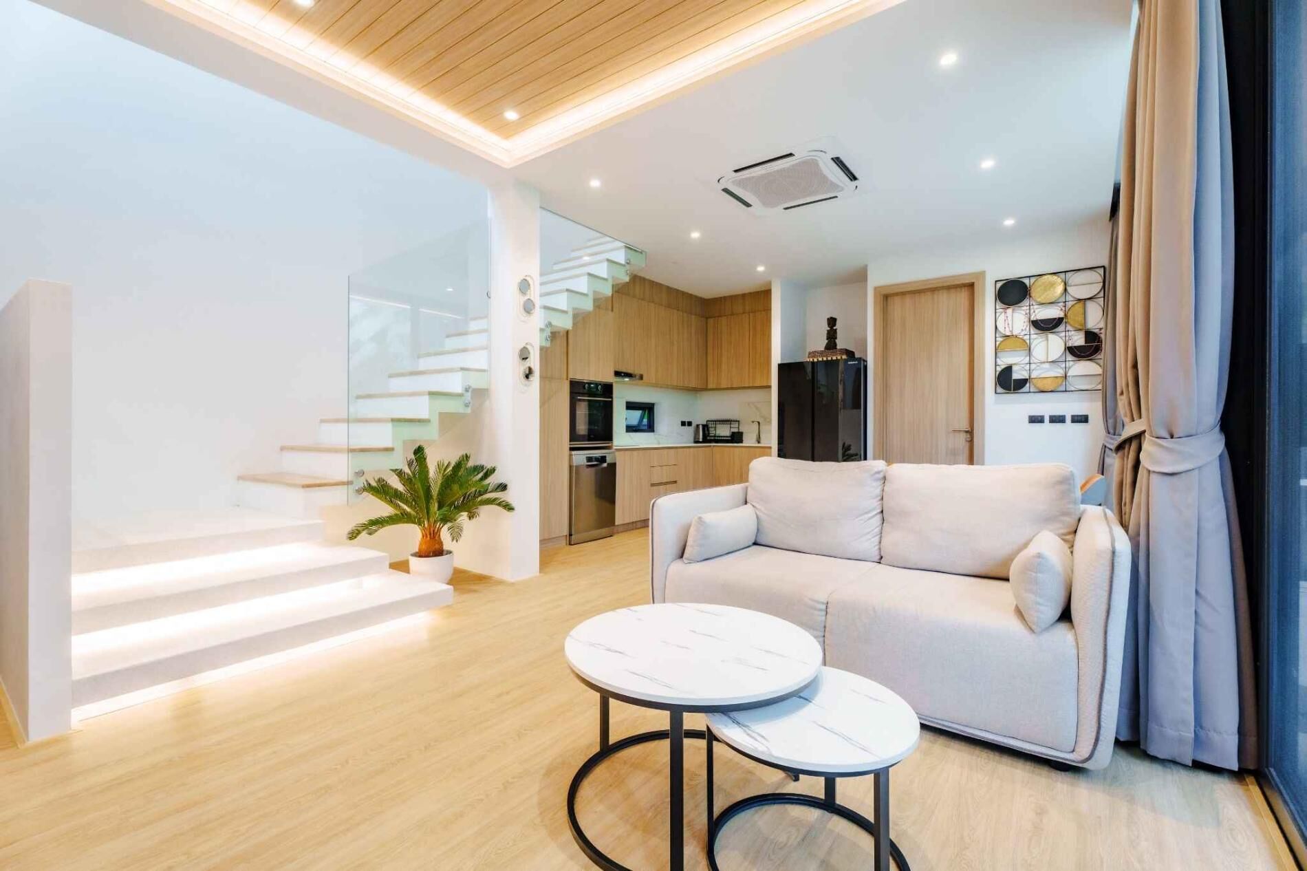 Villa Deluxe (3 Bedrooms) | Sala de estar | Smart TV de 45 pulgadas con canales digitales 