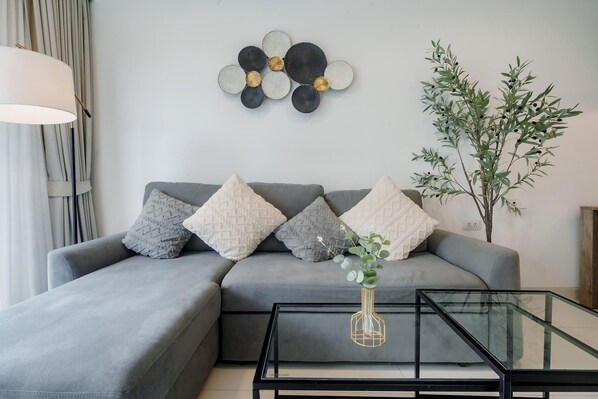 Apartment (2 Bedrooms) | Living room