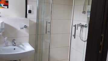 Quadruple Room, Garden View | Bathroom