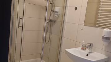 Basic Twin Room, City View | Bathroom