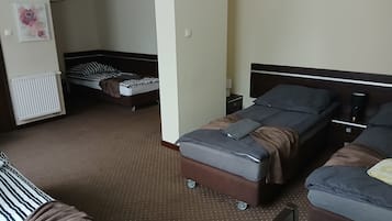 Habitación cuádruple, vista al jardín | Insonorización y wifi gratis
