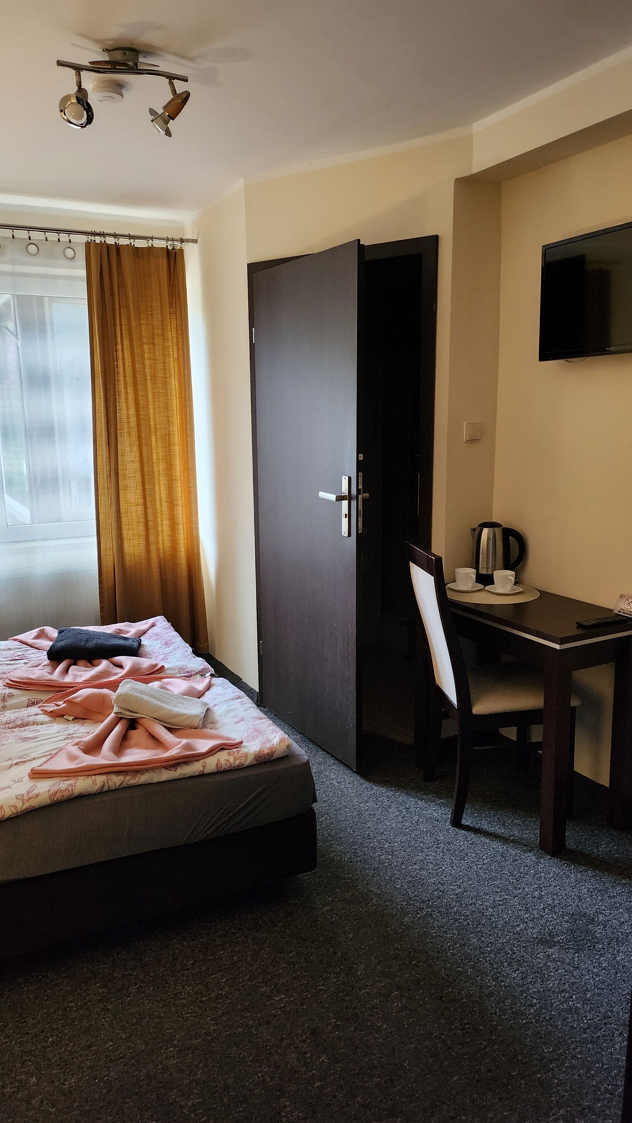 基本雙床房, 城市景觀 | 隔音、免費無線上網