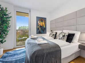 Iron/ironing board, free WiFi, bed sheets - WaltzCo City Apartment near U1 & Center (Vienna)