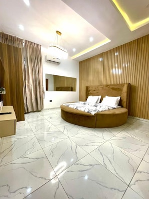 Apartemen Comfort, balkon | Setrika/meja setrika dan Wi-Fi gratis