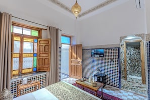 Kahden hengen standard-huone (yksi tai kaksi sänkyä), näköala pihalle | Tallelokero huoneessa, pimennysverhot, ilmainen Wi-Fi