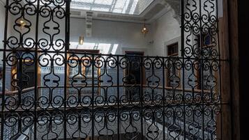 Coffres-forts dans les chambres, rideaux occultants, Wi-Fi gratuit