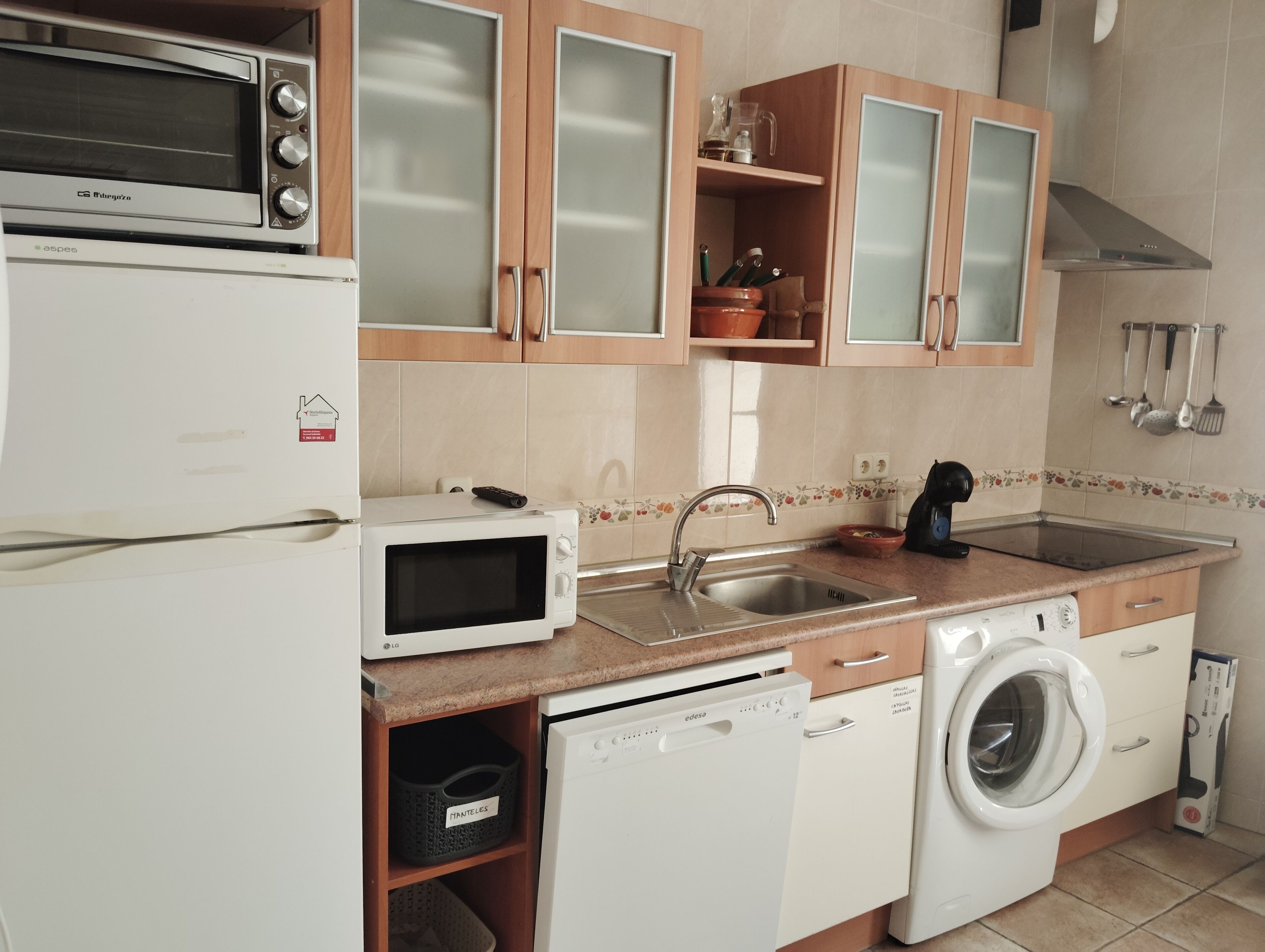 ميكروويف، فرن، موقد طهي مسطح، غسال ة أطباق