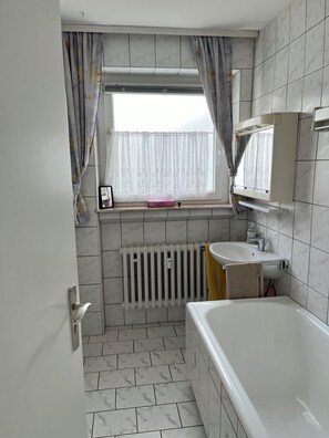 Hair dryer, towels, soap, toilet paper - APART LIVING Sindelfingen / Apartment 3.1 (Sindelfingen)