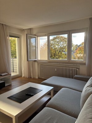 Smart TV, computer monitors - APART LIVING Sindelfingen / Apartment 3.1 (Sindelfingen)