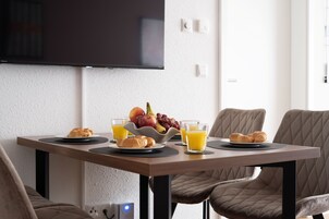 华丽开间套房, 1 张大床和 1 张沙发床 | 起居区