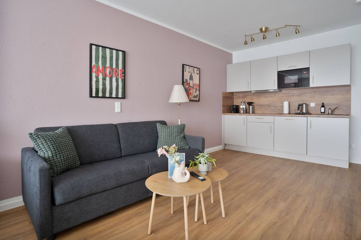 Deluxe Studio Suite, 1 Queen Bed with Sofa bed | Living area