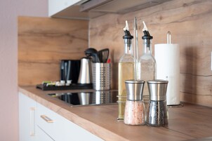 冰箱、微波炉、炉灶、厨具/餐具