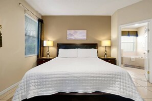 5 bedrooms, desk, iron/ironing board, free WiFi - Pool+Hot Tub House with loads of room for 10 (Haines City)