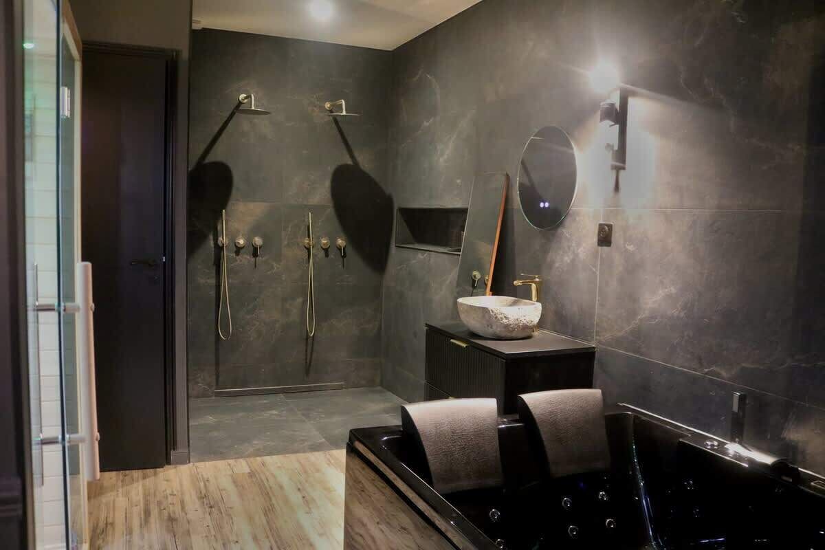 Douche, sèche-cheveux