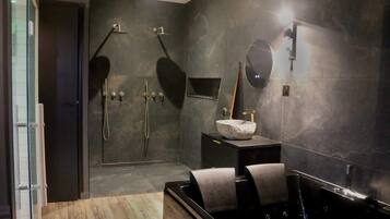 Douche, sĂšche-cheveux