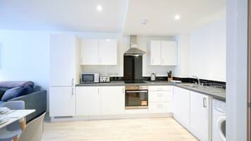 Classic Apartment, 2 Bedrooms, Non Smoking | Private kitchen | Electric kettle