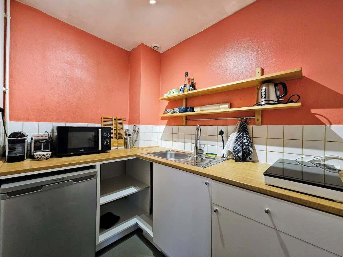 Fridge, microwave, coffee/tea maker, cookware/dishes/utensils