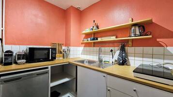 Fridge, microwave, coffee/tea maker, cookware/dishes/utensils