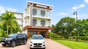 Mặt tiền nơi lưu trú