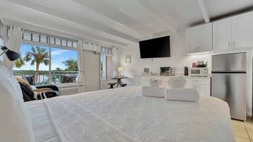 Cuna de viaje, wifi y ropa de cama