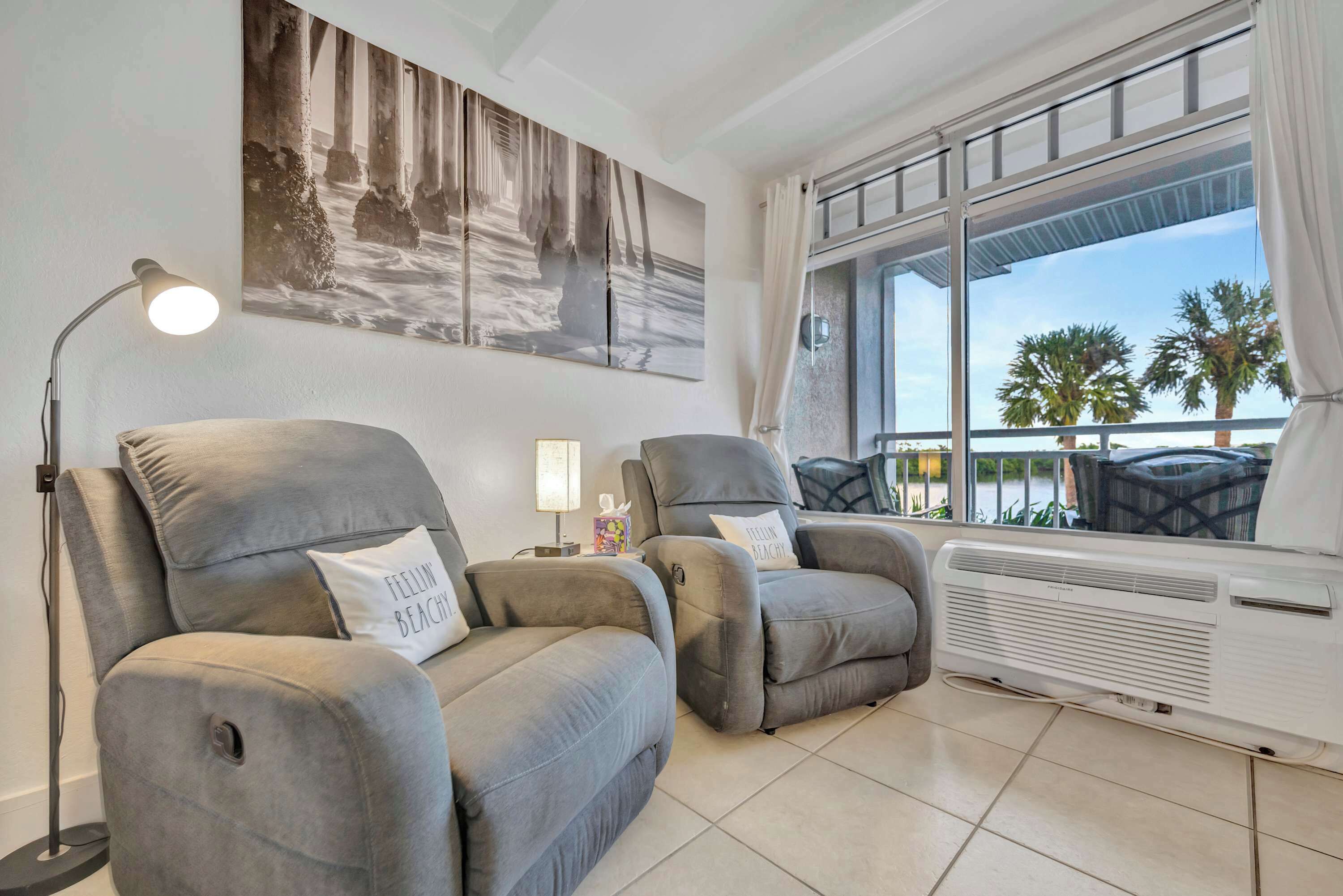 テレビ、書斎 / ワークスペース