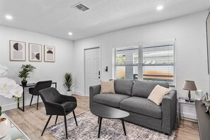 Smart TV - Charming North Miami Home with Private Yard — Pet-Friendly & Near Beach (Miami)