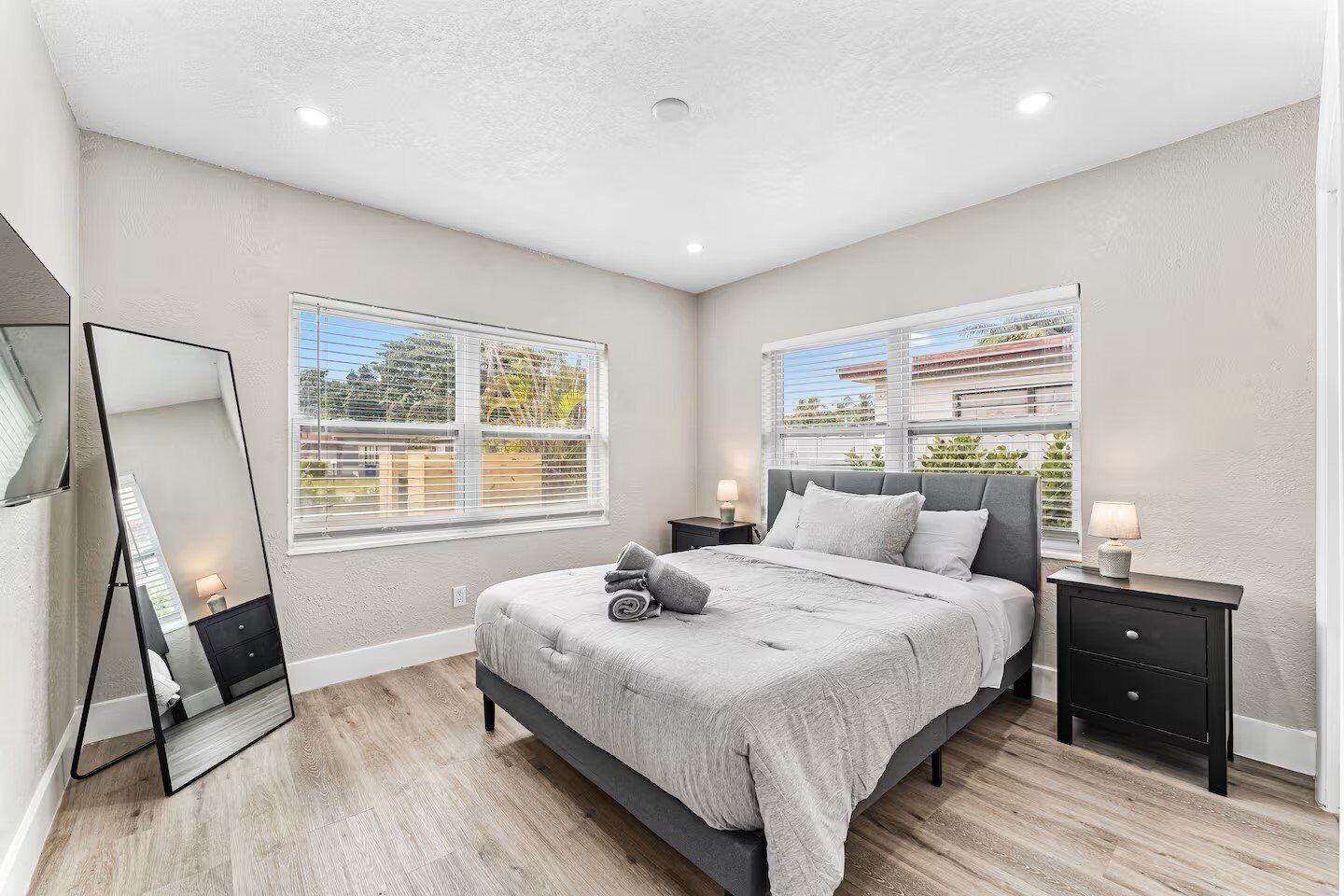 2 bedrooms, desk, iron/ironing board, free WiFi