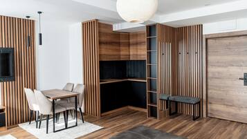 Deluxe Suite, Balcony, Mountain View | Private kitchenette | Fridge, stovetop