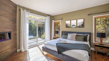 5 bedrooms, desk, WiFi, bed sheets