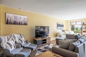 TV, fireplace, offices