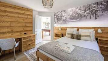 5 quartos, escrivaninha, Wi-Fi, roupa de cama