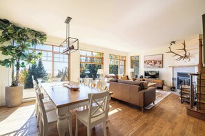 电视、壁炉、办公室