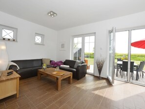 TV - Villa Fasan - Cozy thatched house on the edge of the nature reserve (Trent)