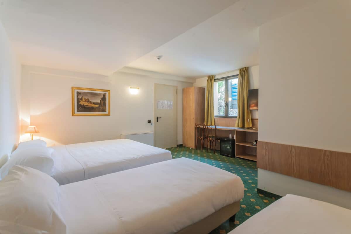 Family Room | In-room safe, blackout drapes, free WiFi, wheelchair access