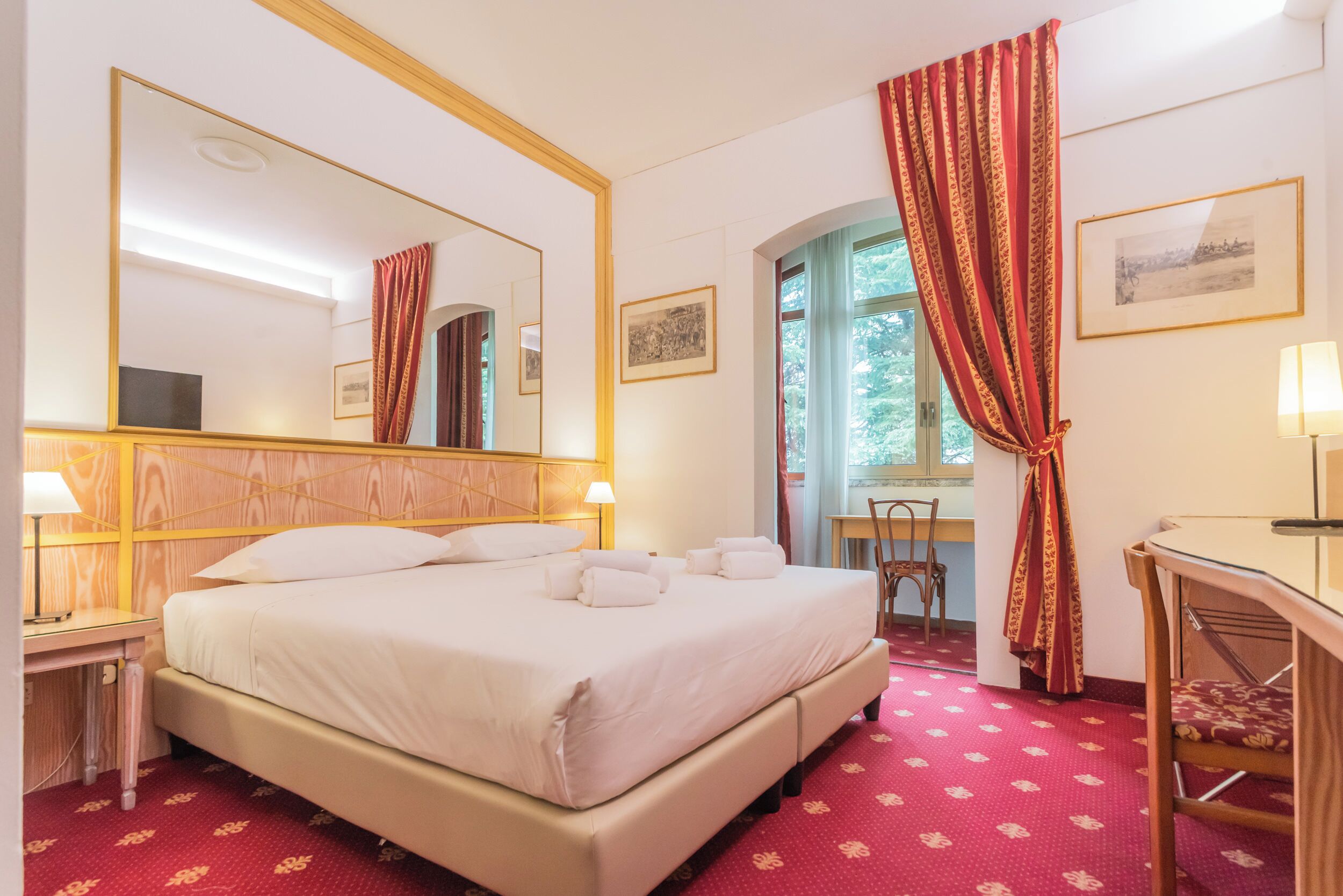 Kahden hengen comfort-huone | Tallelokero huoneessa, pimennysverhot, ilmainen Wi-Fi