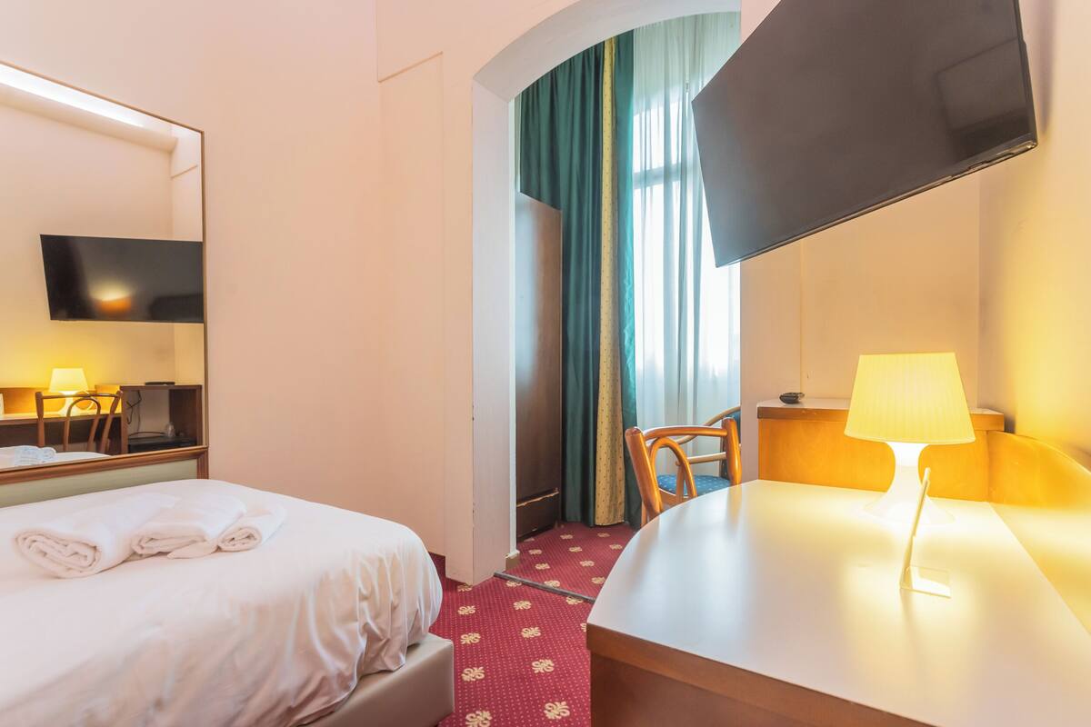 Standard Single Room, Courtyard View | In-room safe, blackout drapes, free WiFi, wheelchair access