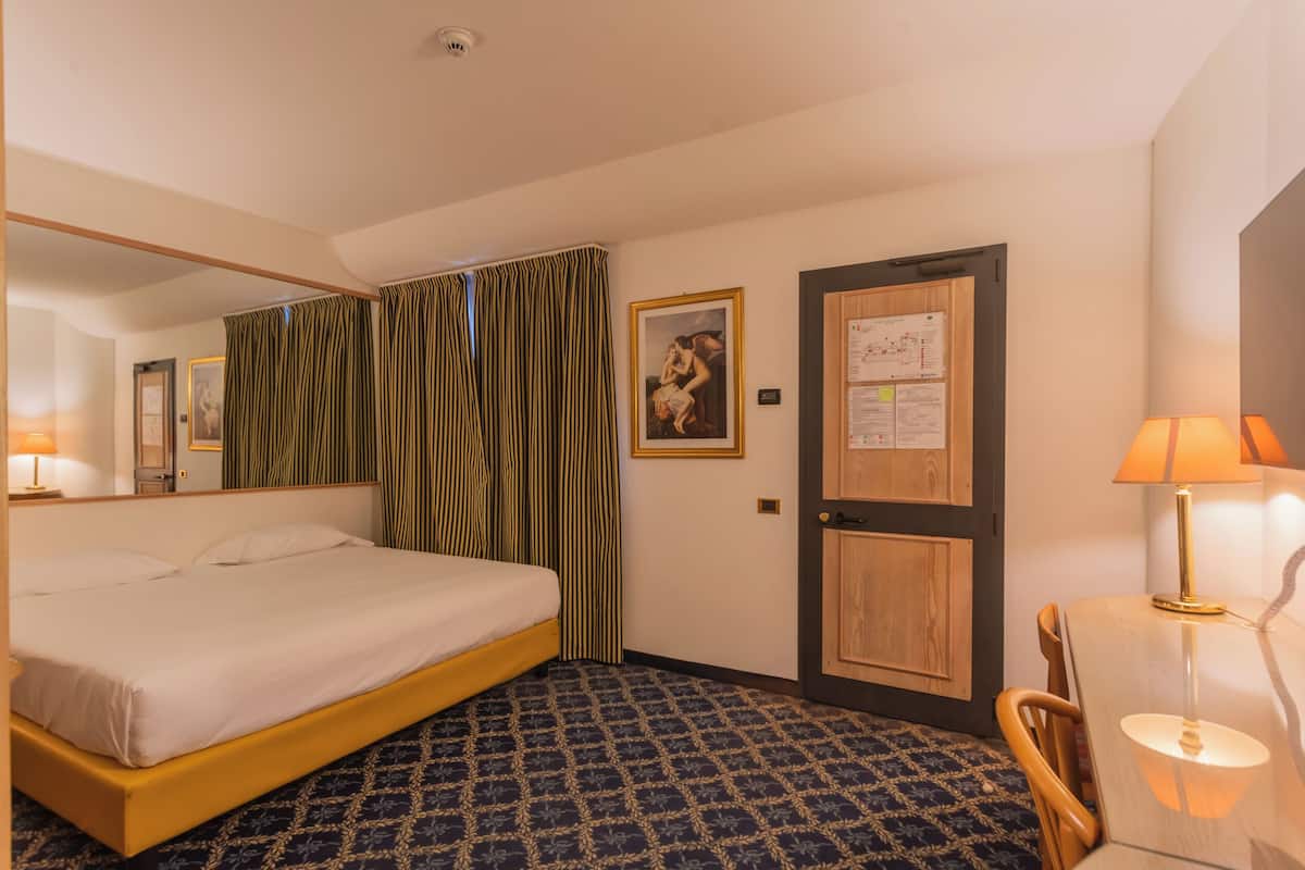 Double or Twin Room, Bathtub | In-room safe, blackout drapes, free WiFi, wheelchair access